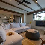 Villa The Sagehill-stonehouse