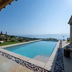 The Sagehill-stonehouse Villa