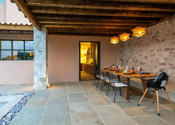 The Sagehill-stonehouse Villa *