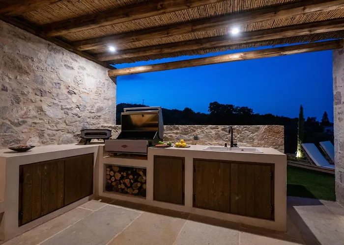 The Sagehill-stonehouse Villa Mathía