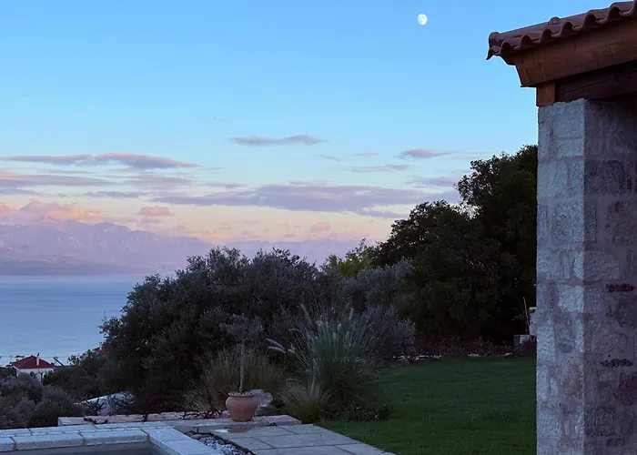 The Sagehill-stonehouse Villa